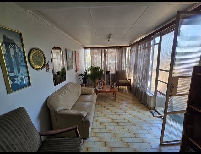 3 BEDROOM FREEHOLD FOR SALE IN REWLATCH